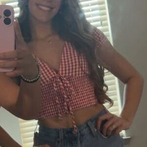 Red and white cropped short sleeve